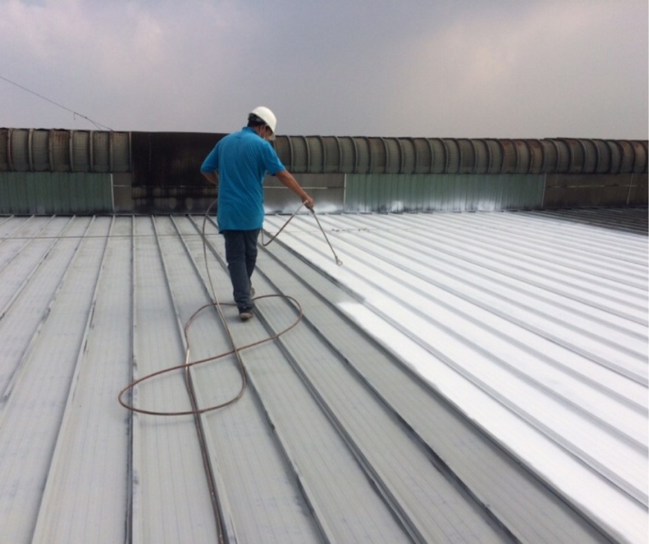 Thợ sơn chống nóng mái tôn tại Quận 4